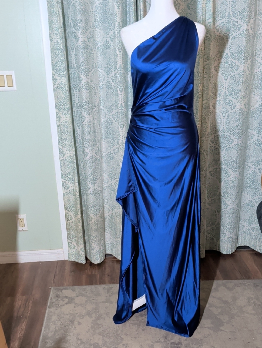 Oys One-Shoulder Royal Blue Evening Gown